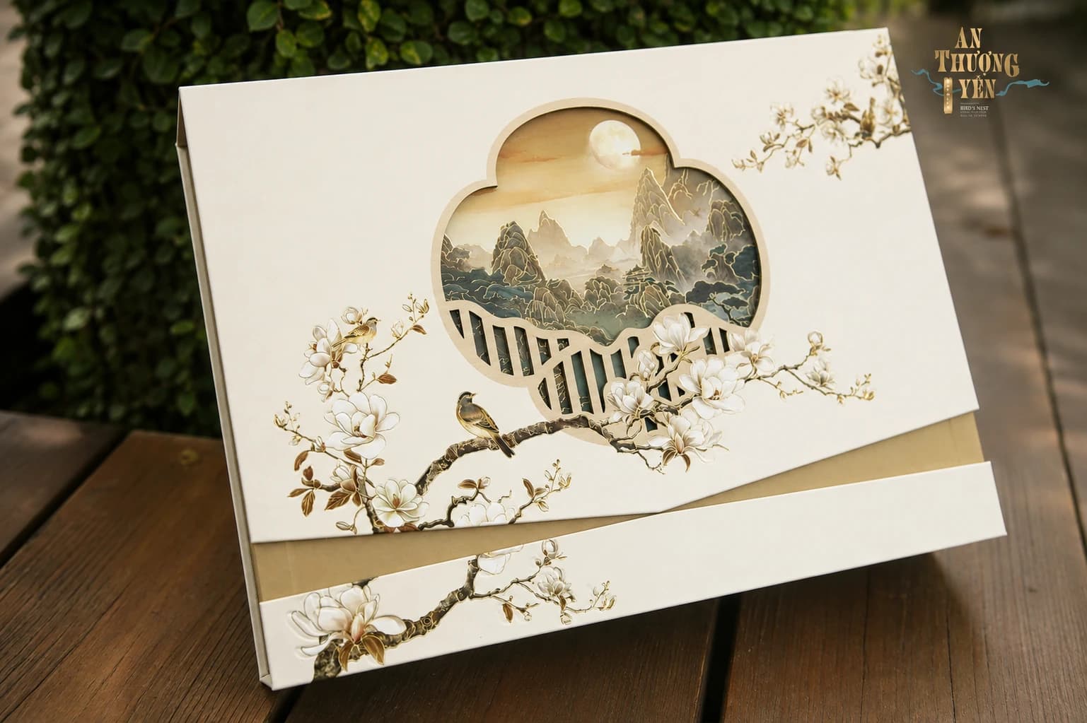 Hộp bánh trung thu thiết kế riêng bìa vàng họa tiết hoa và phong cảnh
